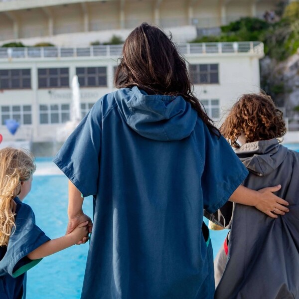 퐁당닷컴,레드 키즈 퀵 드라이 체인지 판초,영국 감성 프리미엄 레드, 너무너무 부드러운 기능성 극세사 원단으로 아이들이 더 좋아하는 판초타월, 흡수력 건조력 UP!,레드,캠핑 > 어패럴 > 판쵸, 타월