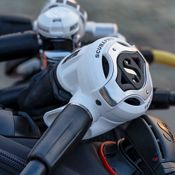 퐁당닷컴,MK25 EVO/S620Ti White, 엠케이25 에보/에스620티아이 화이트,2025년 스페셜 에디션,스쿠버프로,스쿠버 > 호흡기, 보조 호흡기 > 레크레이션용