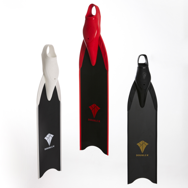 퐁당닷컴,델핏 카본 바이핀,[예약 판매 특가 ~5/30 300,000원 인하 혜택] 고탄성 카본 블레이드와 오토클레이드 성형으로 제작된 고성능 핀입니다. 에너지 응축 시스템과 방향성 윙 구조로 효율적인 추진력을 제공하며, 착용감과 부력을 동시에 잡은 퍼포먼스 카본핀 '델핏'으로 업그레이드된 다이빙을 경험하세요.,더블케이,프리다이빙 > 오리발 > 카본핀